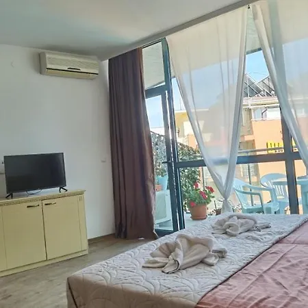 F 207 Del Sol - просторно студио с кухня и паркомясто * بريمورسكو