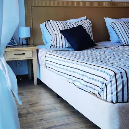 F 207 Del Sol - просторно студио с кухня и паркомясто