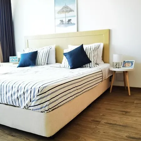 F 207 Del Sol - просторно студио с кухня и паркомясто شقة *