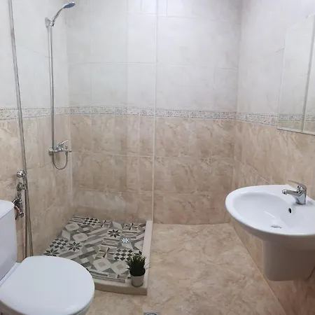 F 207 Del Sol - просторно студио с кухня Apartament *