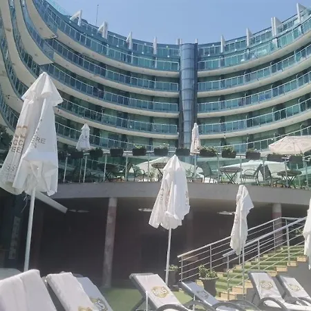 F 207 Del Sol - просторно студио с кухня и паркомясто Lägenhet