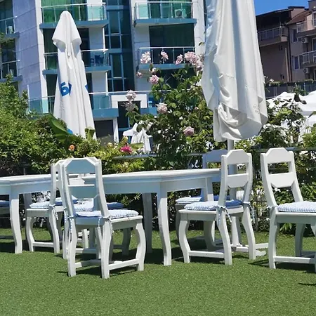 F 207 Del Sol - просторно студио с кухня Apartament