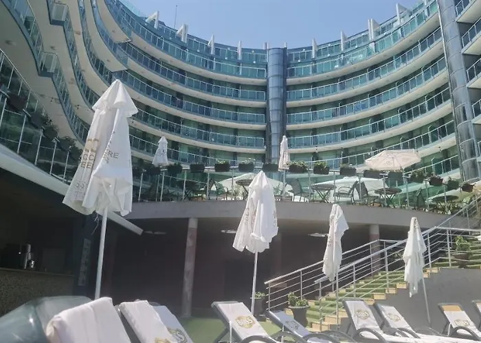 F 207 Del Sol - просторно студио с кухня Apartament